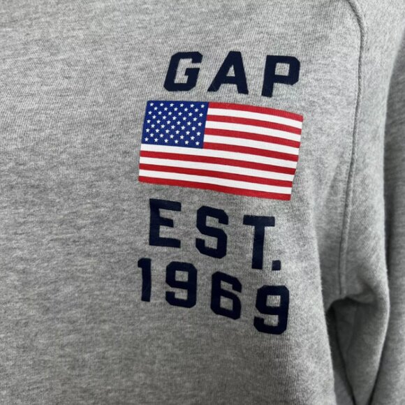 Gap - Logo Raw Edge Vintage Crewneck Sweatshirt 688273 | Medium | Heathered Gray - Picture 15 of 16